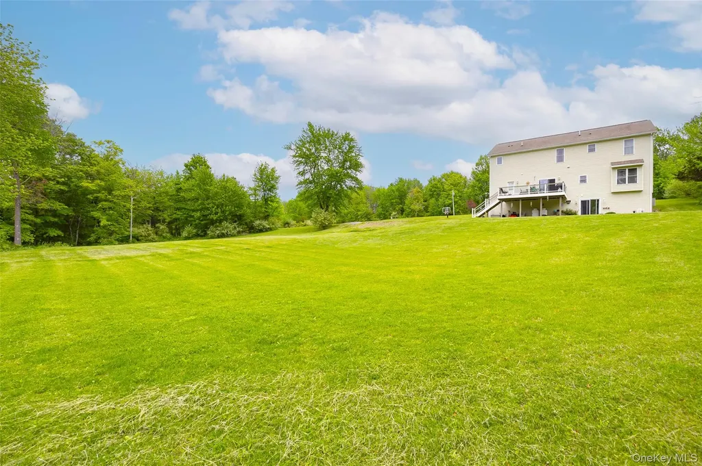 12 Broadview Lane Red Hook NY 12571