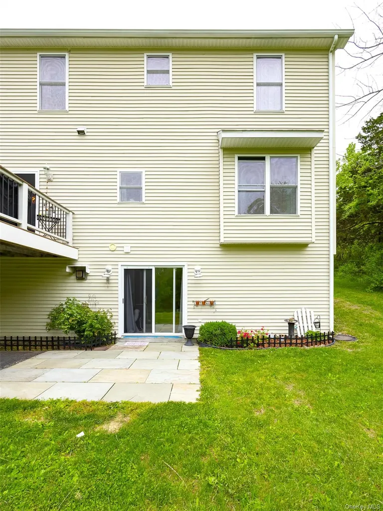 12 Broadview Lane Red Hook NY 12571
