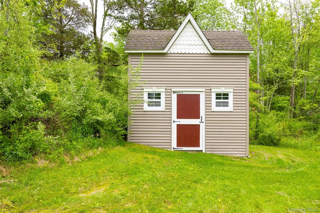 12 Broadview Lane Red Hook NY 12571