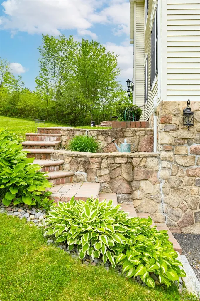 12 Broadview Lane Red Hook NY 12571