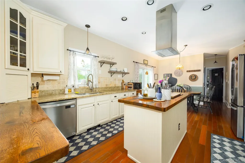 12 Broadview Lane Red Hook NY 12571
