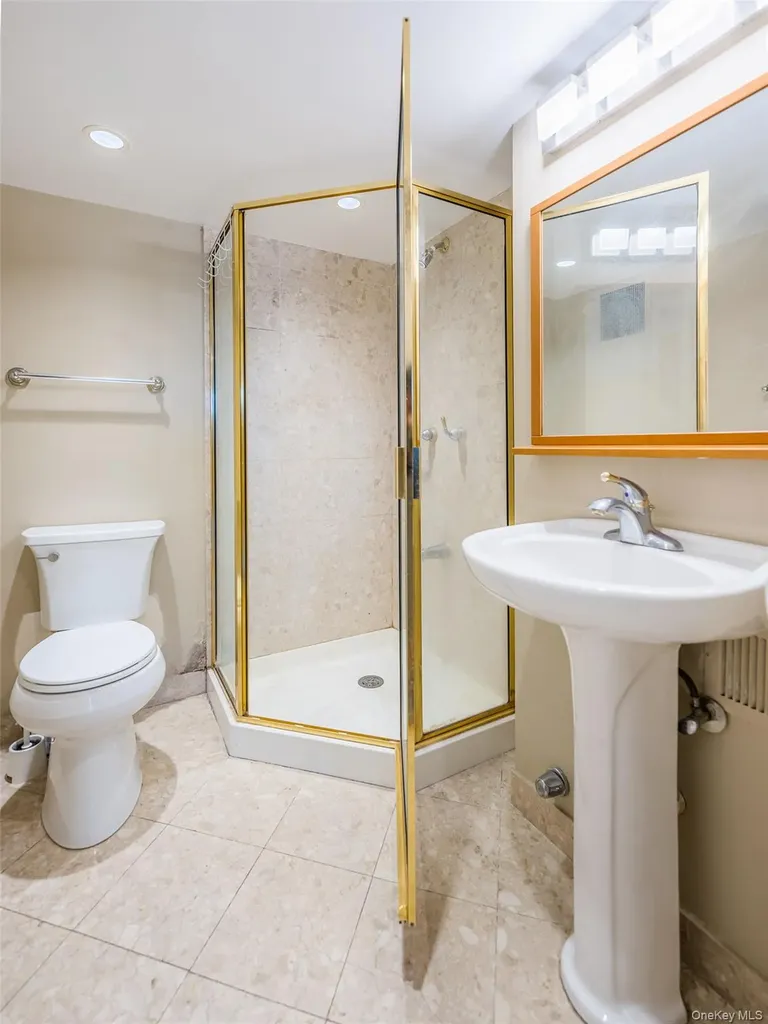 22 Forest Drive Plainview NY 11803
