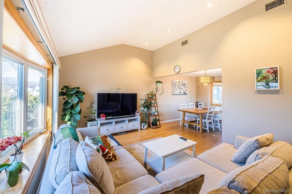 22 Forest Drive Plainview NY 11803