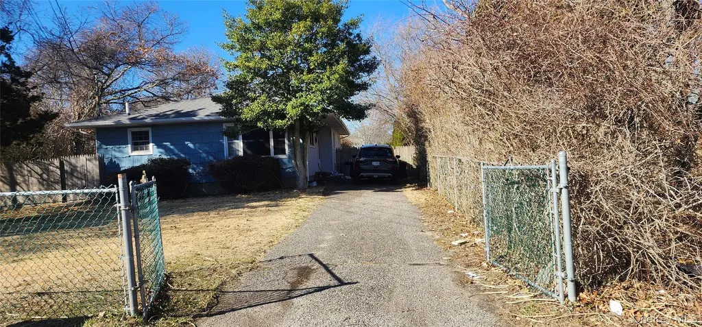 123 St George Drive E Shirley NY 11967