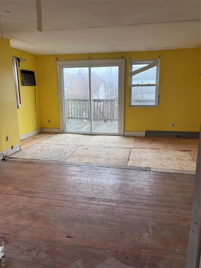 48 Pleasant Avenue Roosevelt NY 11575