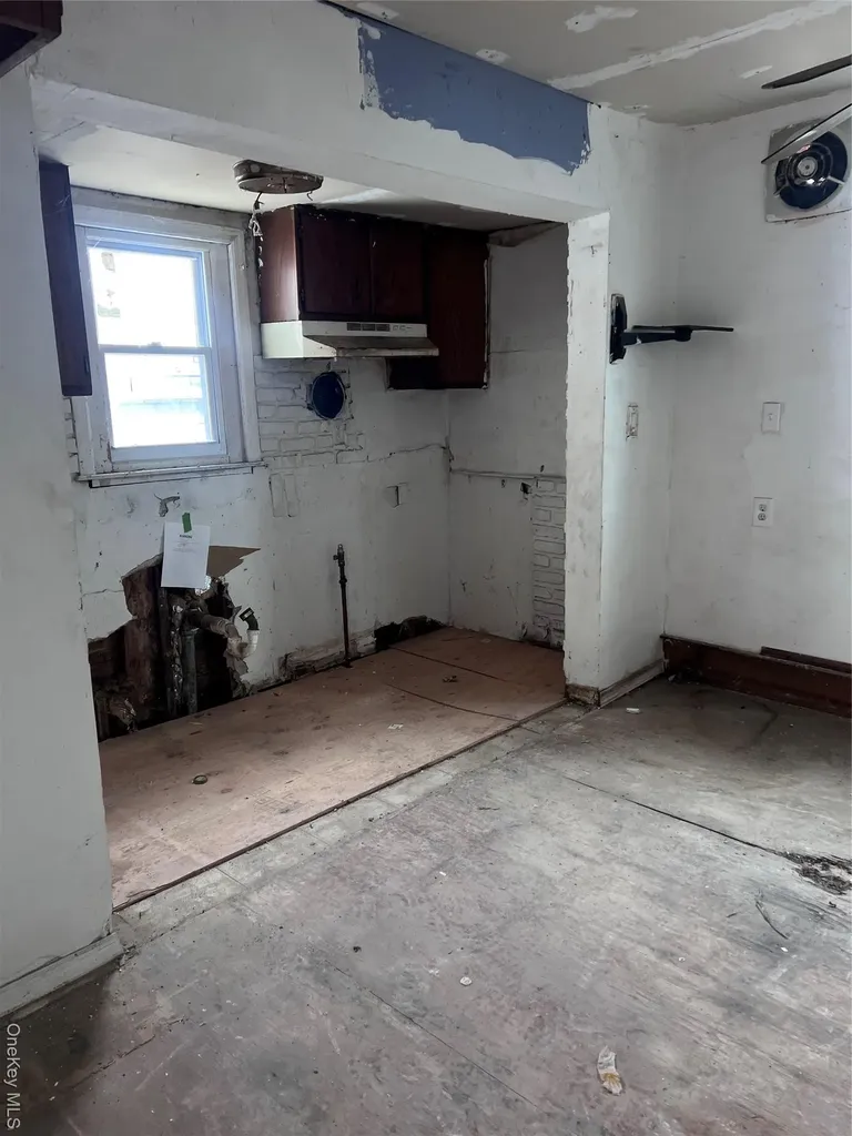 48 Pleasant Avenue Roosevelt NY 11575