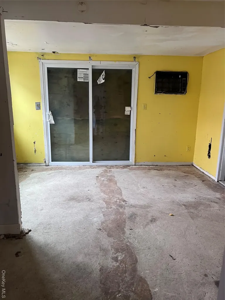 48 Pleasant Avenue Roosevelt NY 11575