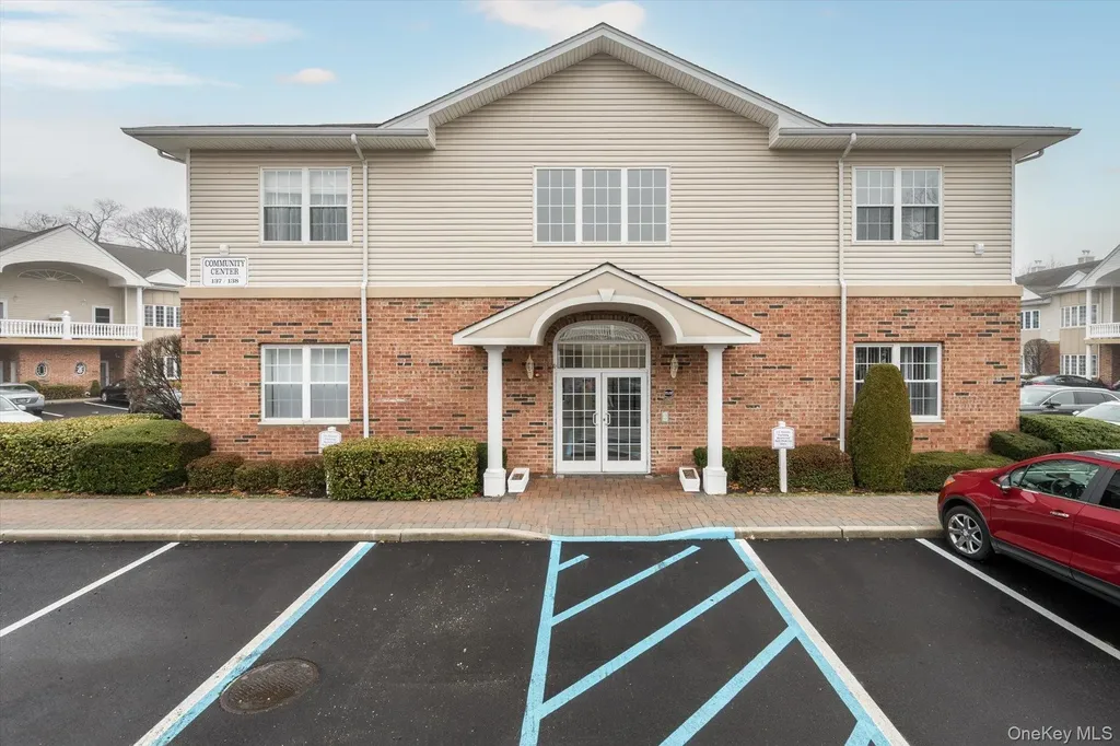 137 Francesca Way Amityville NY 11701