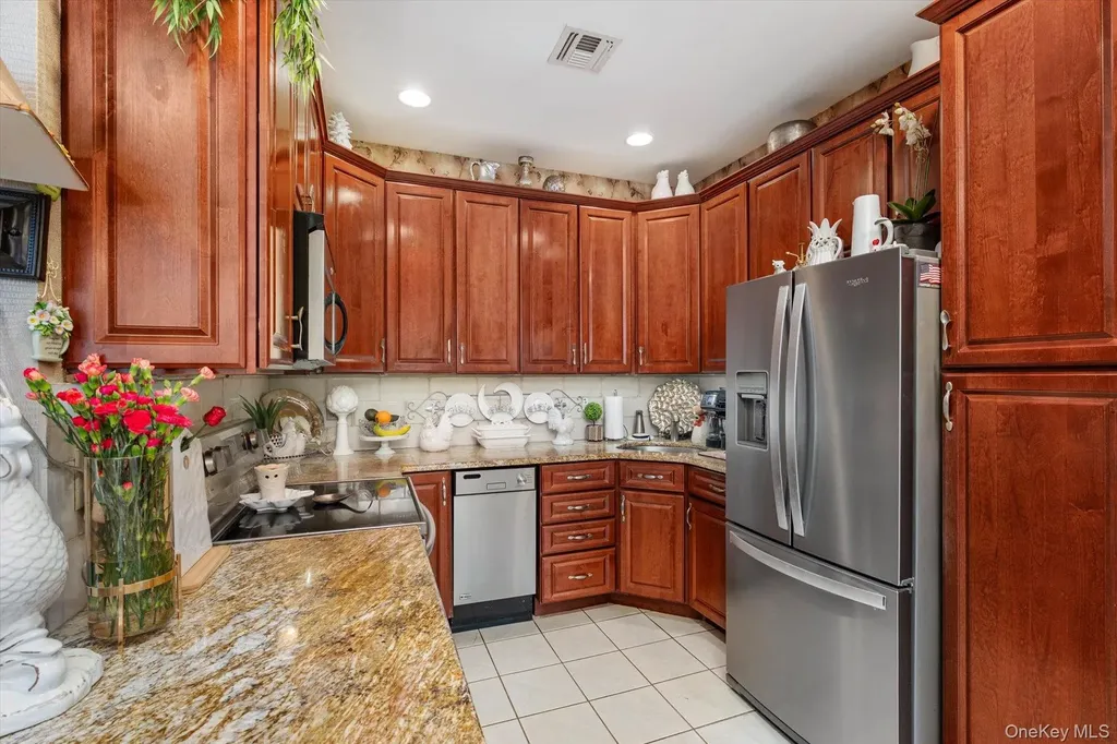 137 Francesca Way Amityville NY 11701