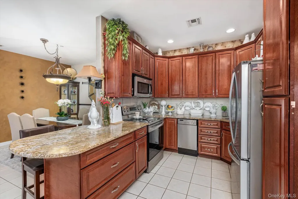137 Francesca Way Amityville NY 11701