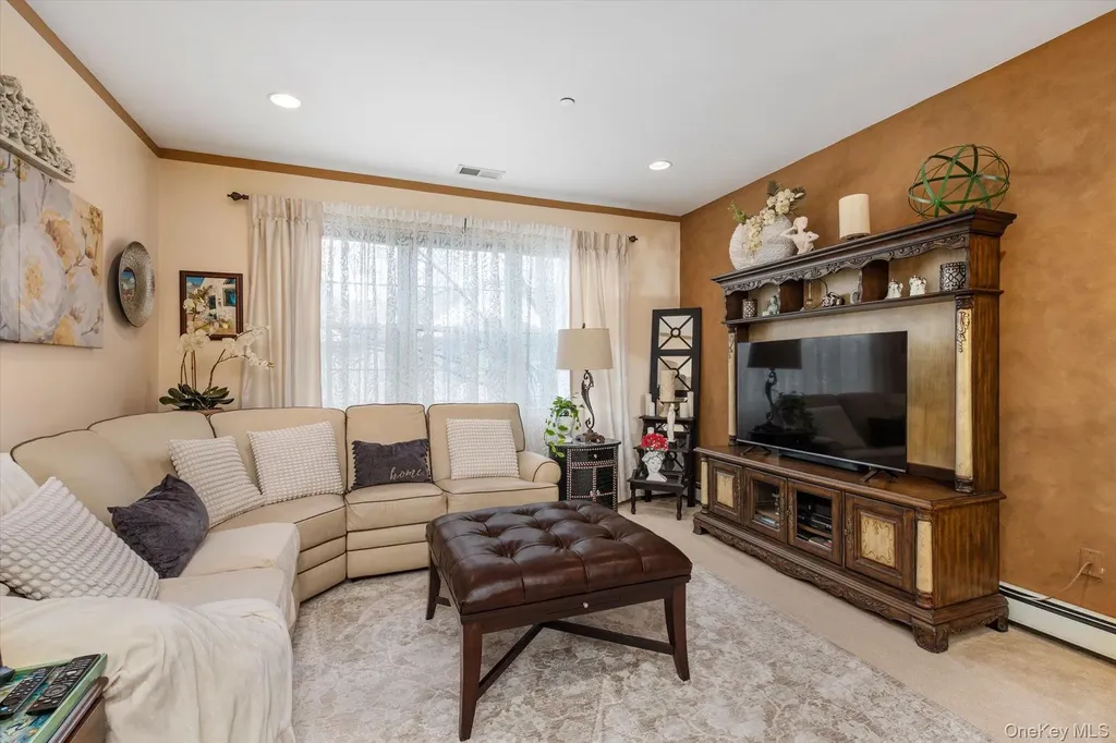 137 Francesca Way Amityville NY 11701