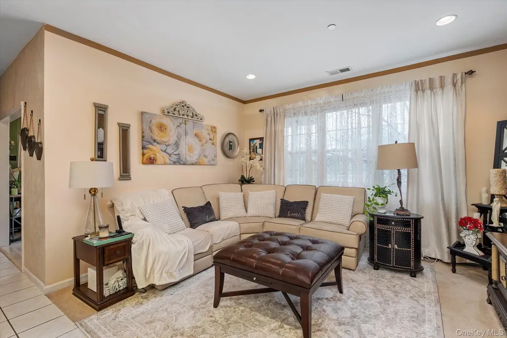 137 Francesca Way Amityville NY 11701