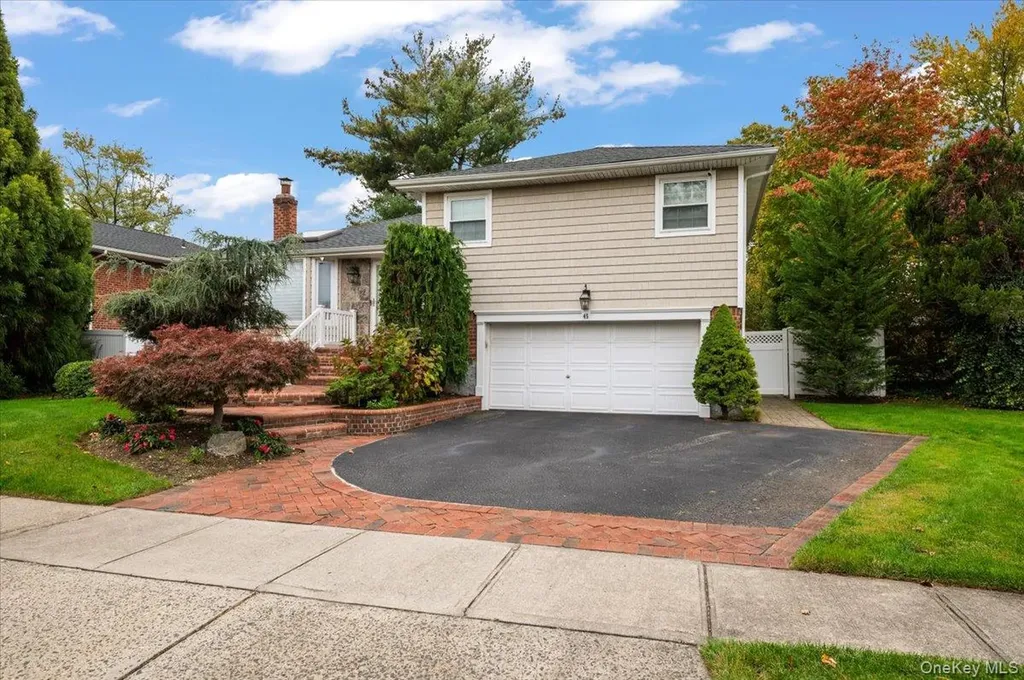45 Winthrop Road Plainview NY 11803