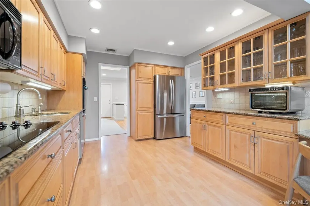 45 Winthrop Road Plainview NY 11803