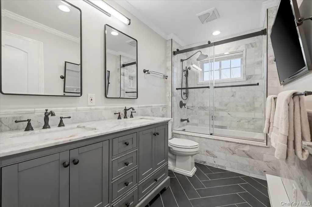 45 Winthrop Road Plainview NY 11803