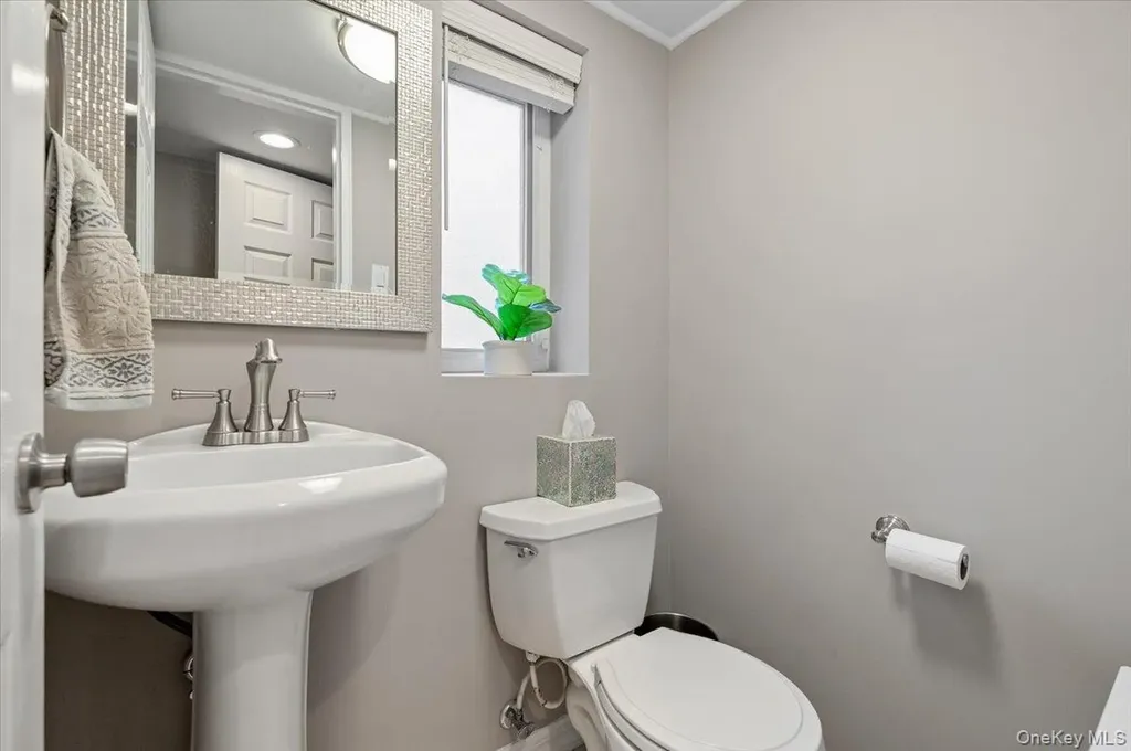 45 Winthrop Road Plainview NY 11803