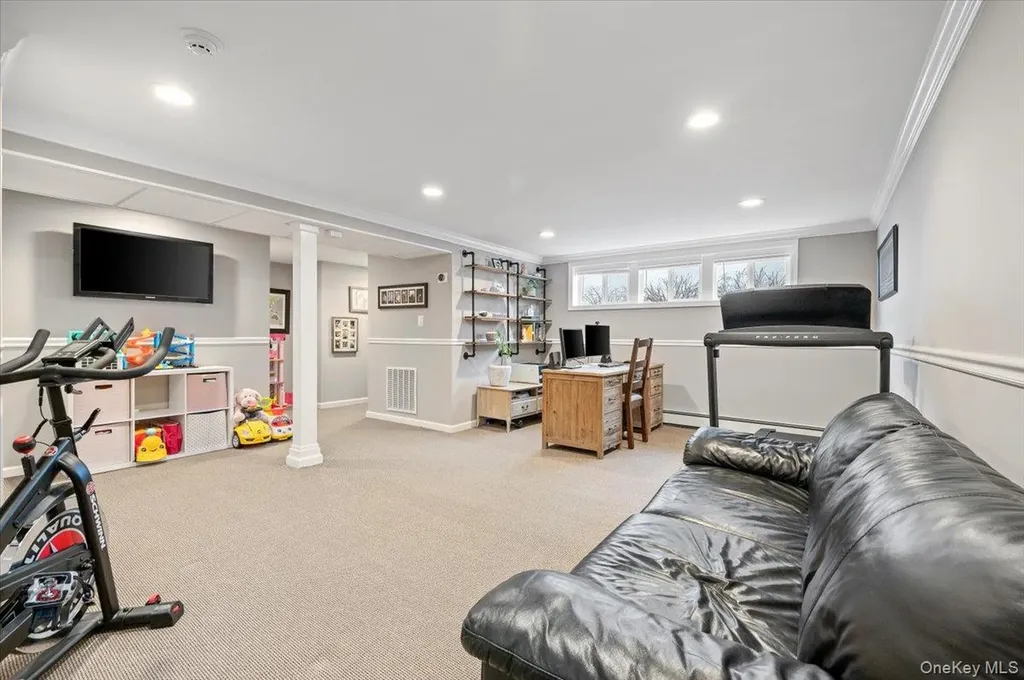 45 Winthrop Road Plainview NY 11803