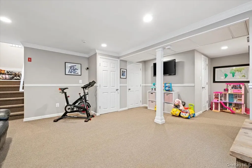 45 Winthrop Road Plainview NY 11803