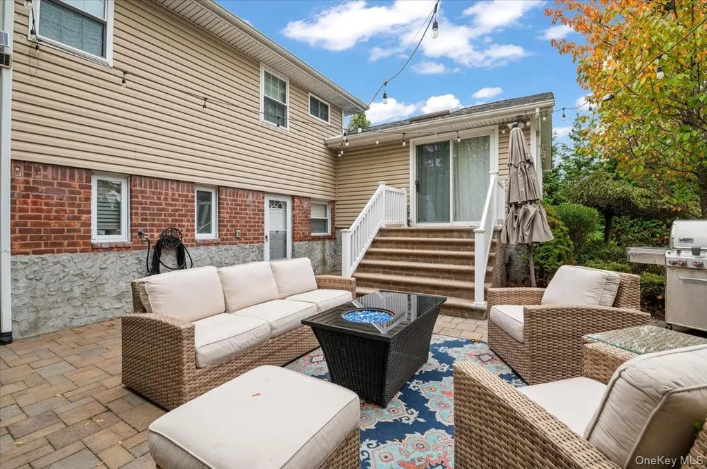 45 Winthrop Road Plainview NY 11803