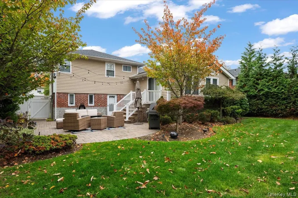 45 Winthrop Road Plainview NY 11803