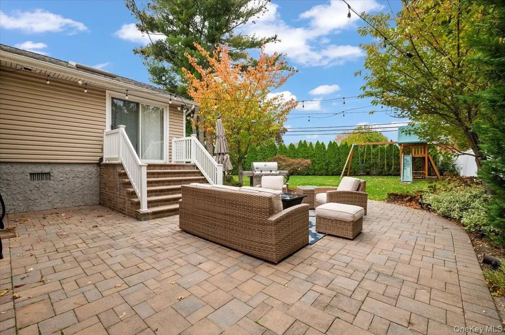 45 Winthrop Road Plainview NY 11803