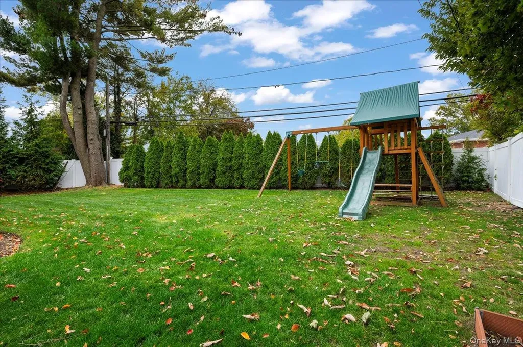 45 Winthrop Road Plainview NY 11803