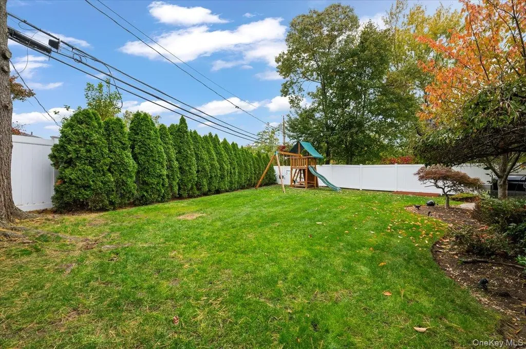 45 Winthrop Road Plainview NY 11803
