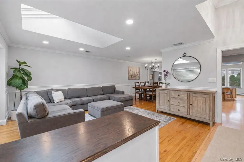 45 Winthrop Road Plainview NY 11803