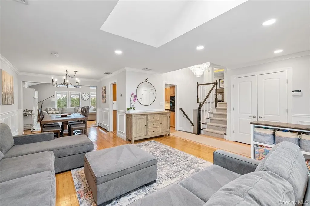 45 Winthrop Road Plainview NY 11803