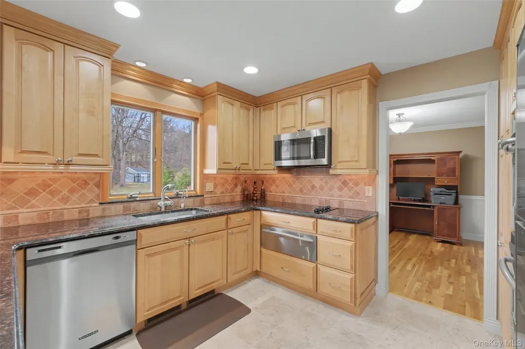 131 Eleanor Drive Mahopac NY 10541