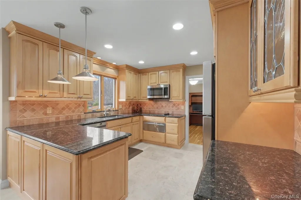 131 Eleanor Drive Mahopac NY 10541