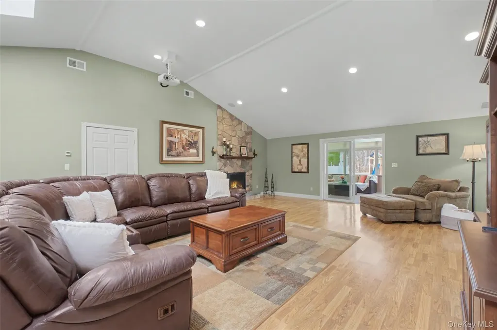 131 Eleanor Drive Mahopac NY 10541