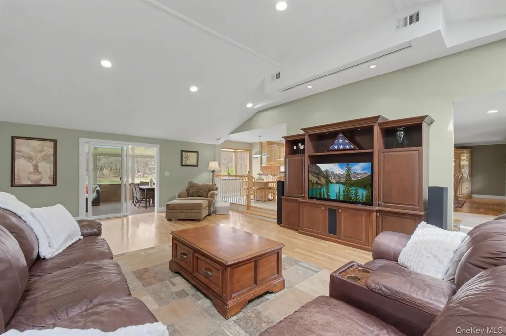 131 Eleanor Drive Mahopac NY 10541