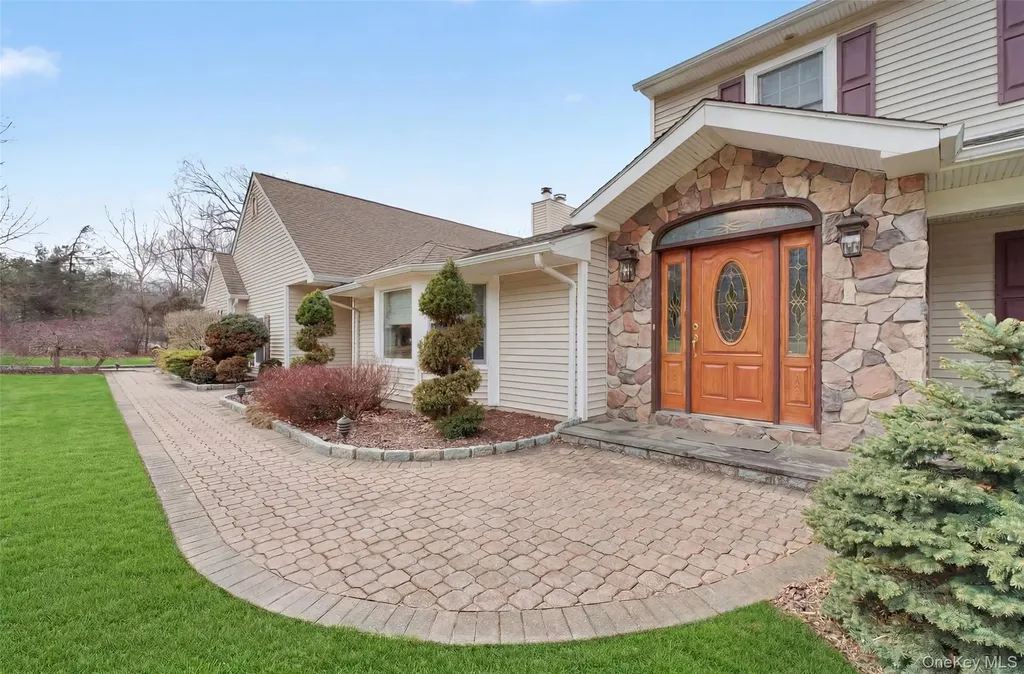 131 Eleanor Drive Mahopac NY 10541