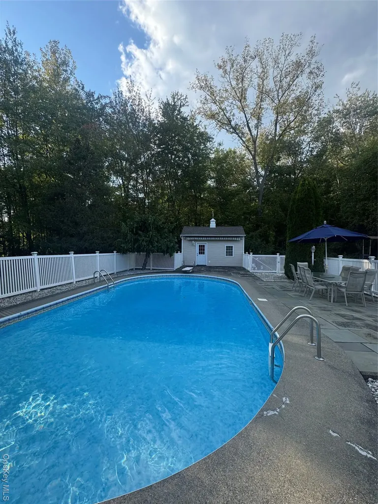 131 Eleanor Drive Mahopac NY 10541