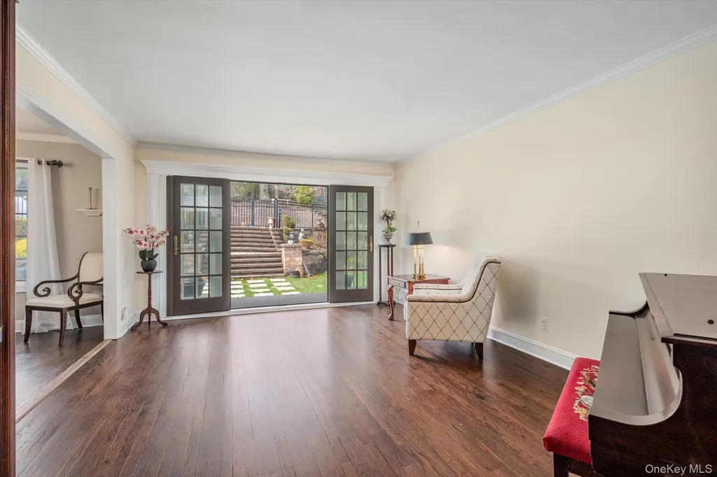 60 Ridge Drive Plainview NY 11803