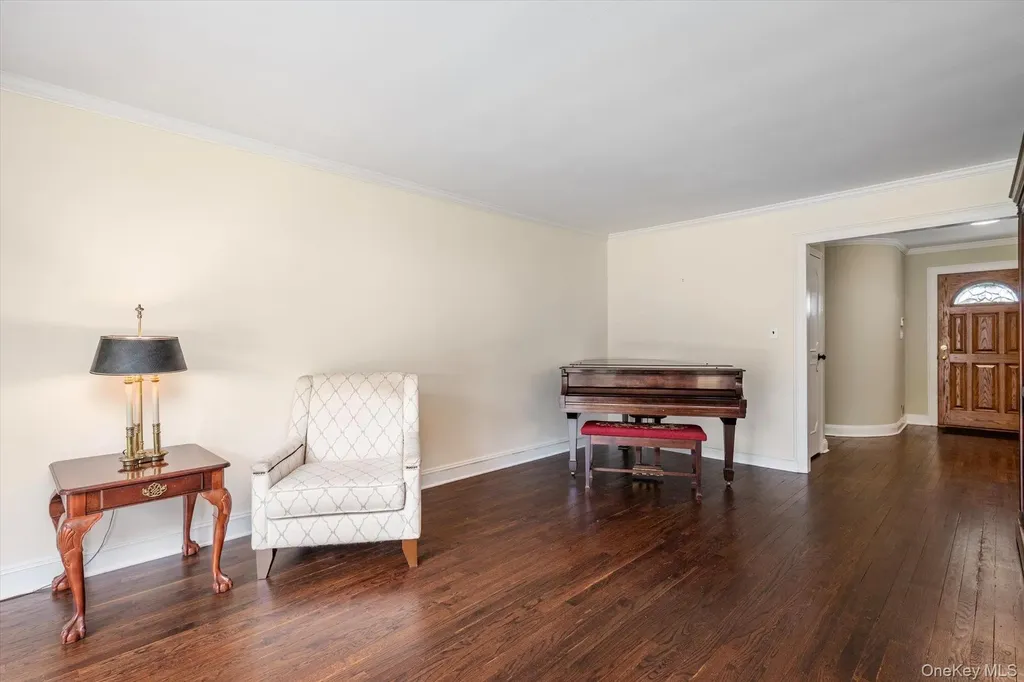 60 Ridge Drive Plainview NY 11803