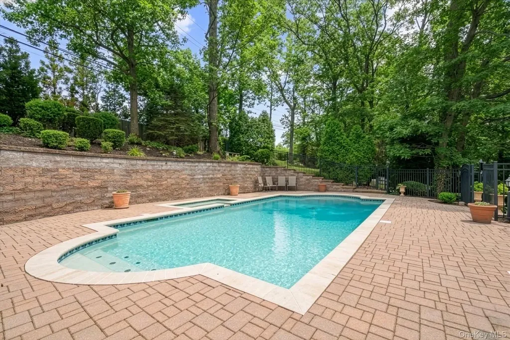 60 Ridge Drive Plainview NY 11803