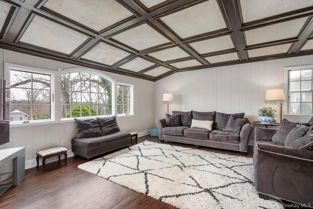 60 Ridge Drive Plainview NY 11803