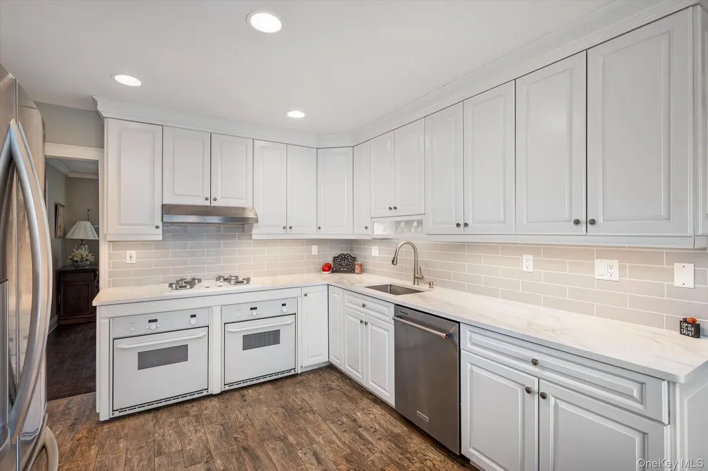 60 Ridge Drive Plainview NY 11803