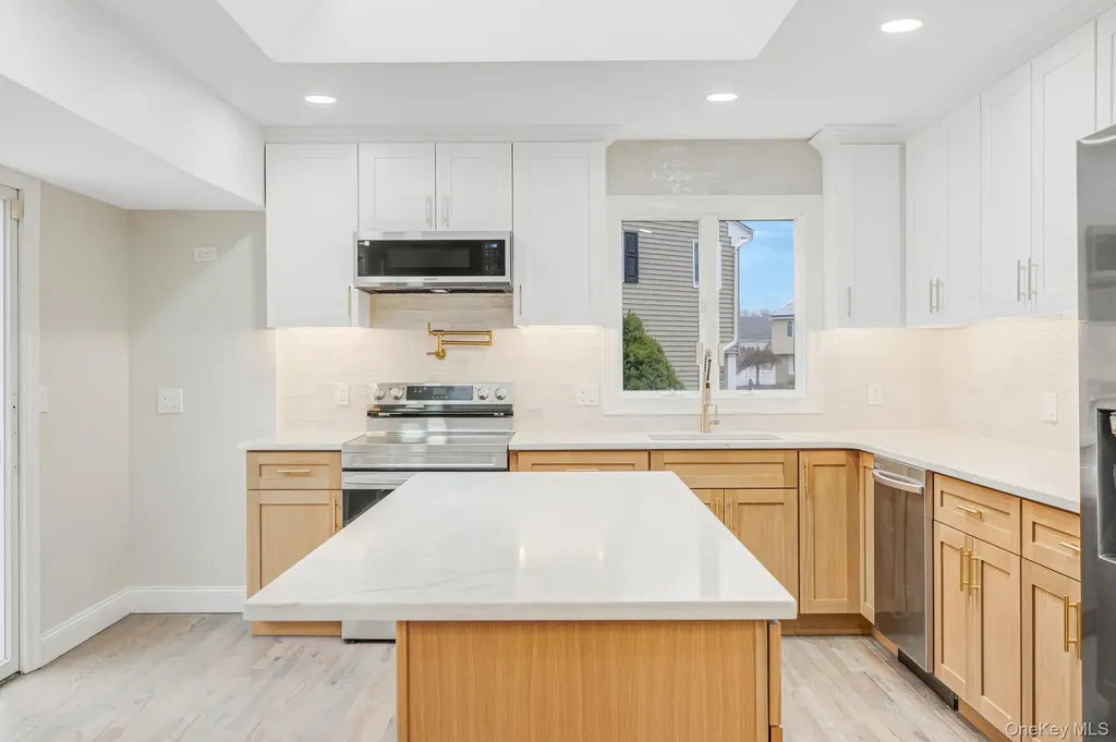 12 Crabapple Lane Commack NY 11725