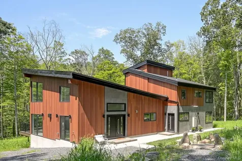 30 Narrow Road Kingston NY 12401