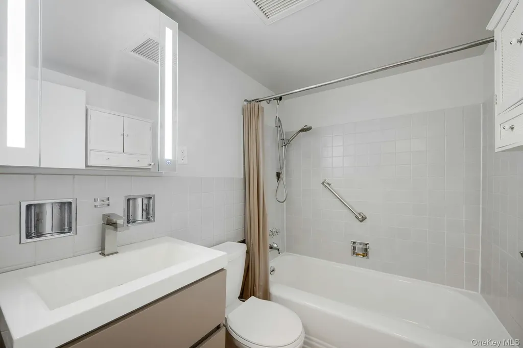 1 Stoneleigh Plaza Bronxville NY 10708