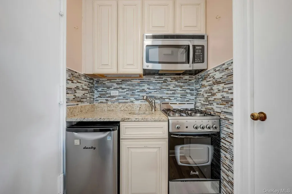 1 Stoneleigh Plaza Bronxville NY 10708