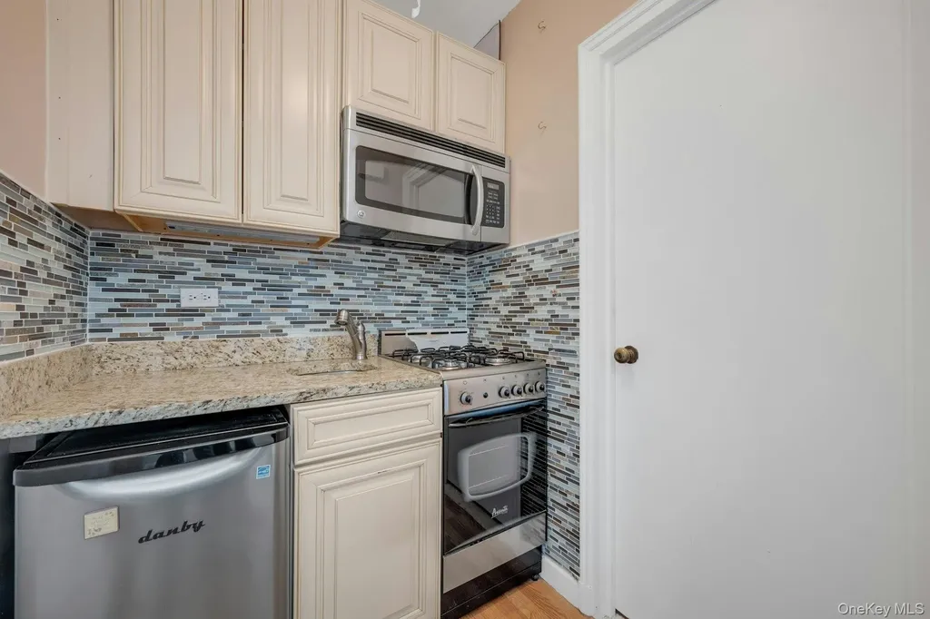 1 Stoneleigh Plaza Bronxville NY 10708