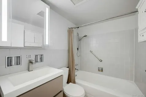 1 Stoneleigh Plaza Bronxville NY 10708