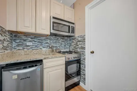 1 Stoneleigh Plaza Bronxville NY 10708