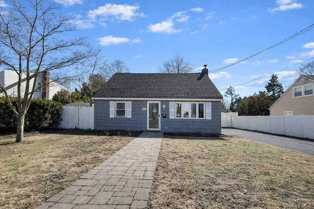 93 Birch Avenue E Farmingdale NY 11735