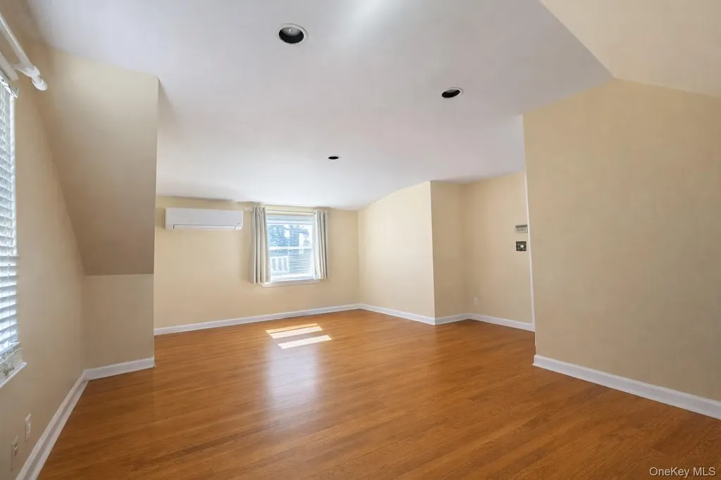 93 Birch Avenue E Farmingdale NY 11735