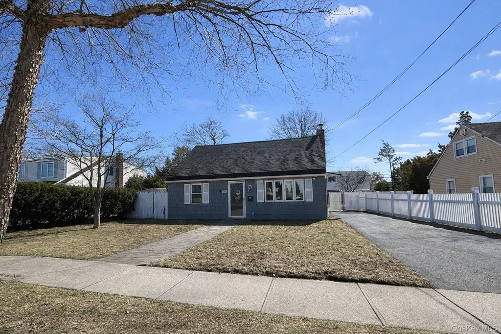 93 Birch Avenue E Farmingdale NY 11735